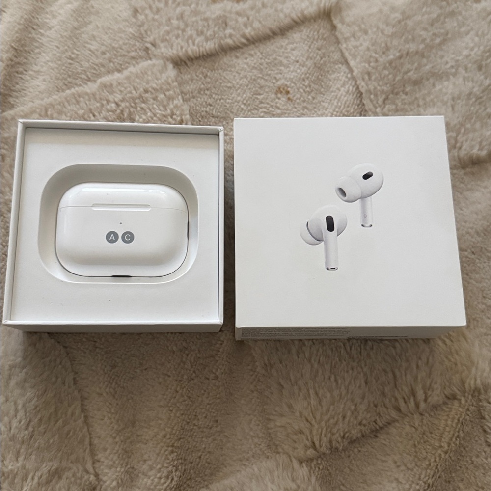 Apple AirPods Pro 2 - Picture 2 of 10